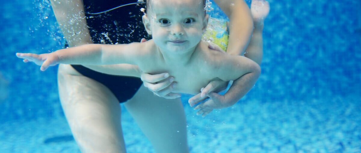 Jaki powinien być dobry instruktor pływania dla dzieci?