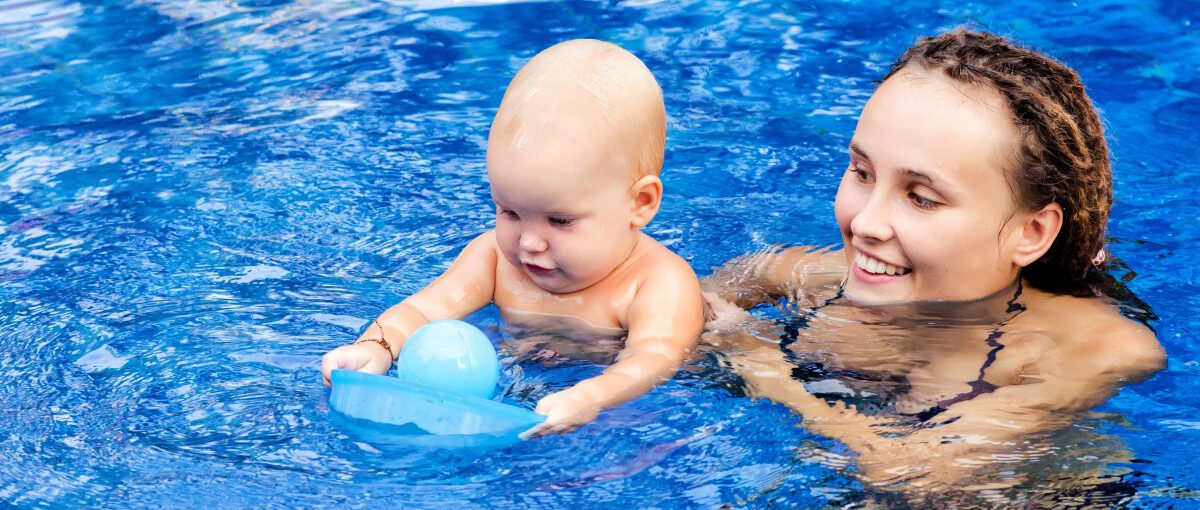Czy roczne dziecko można nauczyc pływać? Nauka pływania dla dzieci - czyli od czego rozpocząć naukę na basenie z małym dzieckiem i jak nauczyć dziecko pływać?