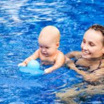 Czy roczne dziecko można nauczyc pływać? Nauka pływania dla dzieci - czyli od czego rozpocząć naukę na basenie z małym dzieckiem i jak nauczyć dziecko pływać?