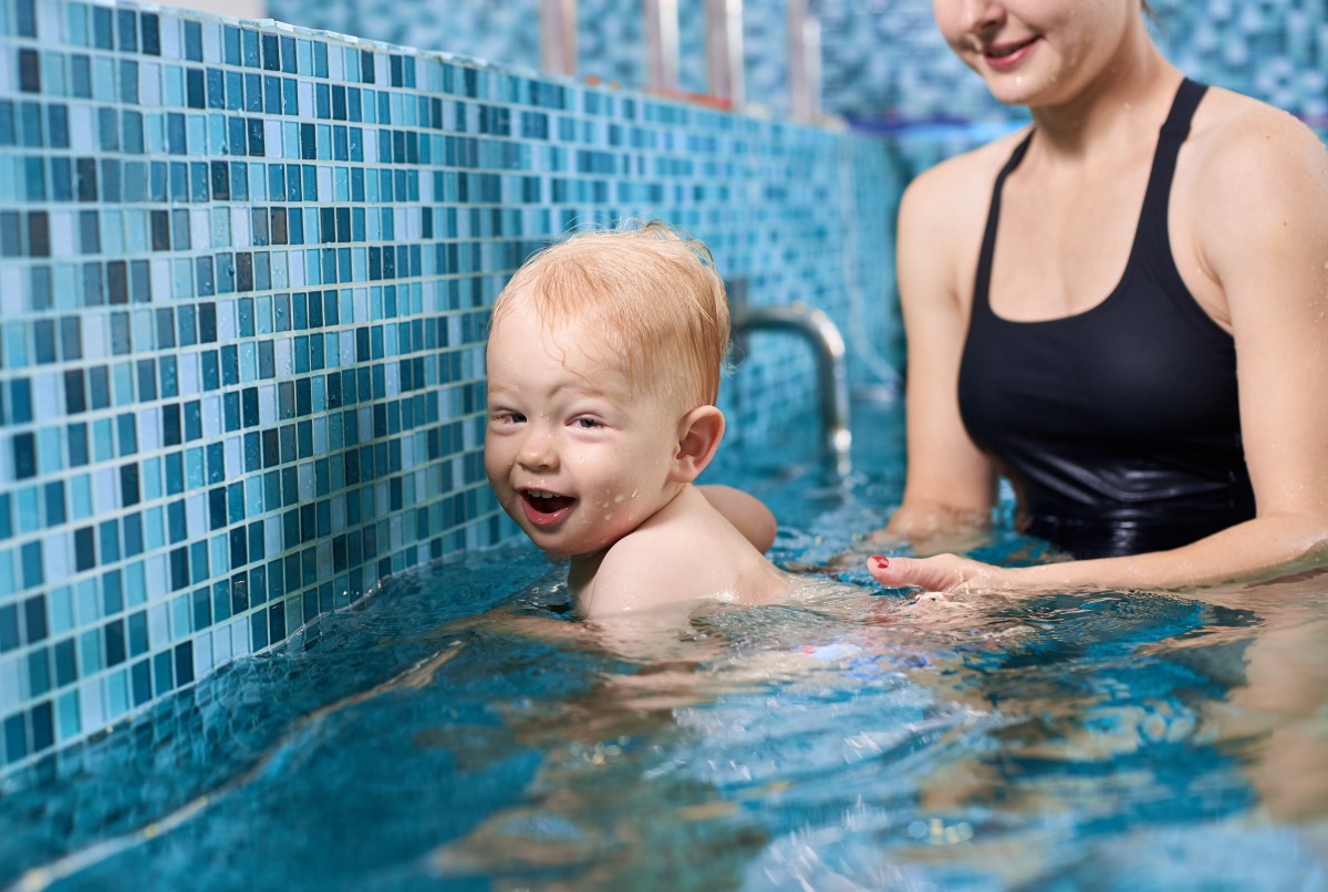 nauka plywania dla niemowlat
