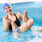 Nauka pływania dla niemowląt. Gdzie wybrać się na zajęcia z nauki pływania dla dzieci na basenie w Gdyni?