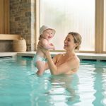 Pierwsza wizyta z niemowlakiem na basenie w Gdyni – kompletny przewodnik dla rodziców